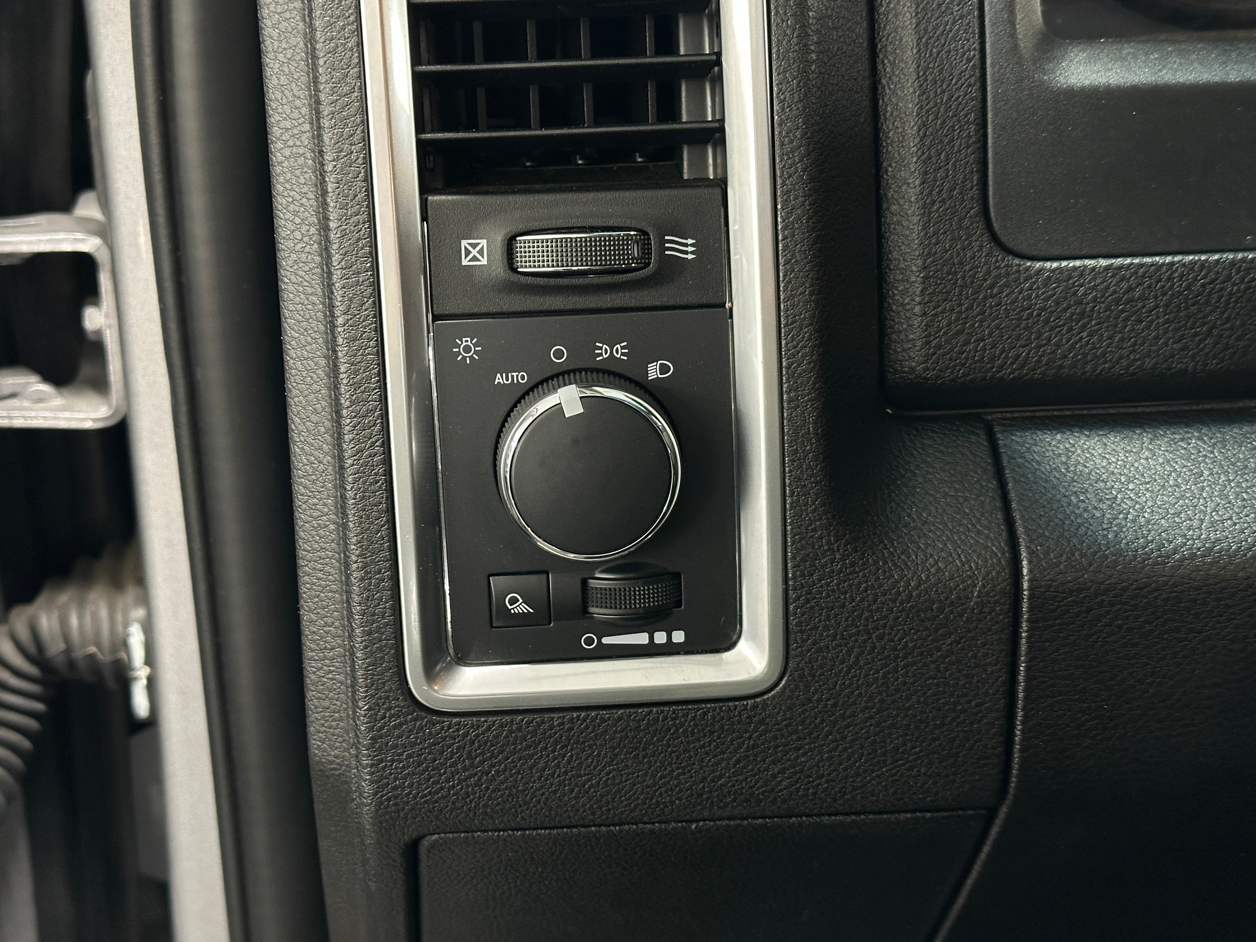 ram ram 1500 classic 2024 1C6RR6GG7RS142342 image ram ram 1500 classic 2024 1C6RR6GG7RS142342 image